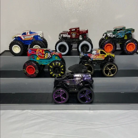 6 Hot Wheels Monster Trucks - Picture 1 of 8
